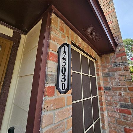 Centrally Located Houston Retreat! Sleeps 8, 10 Min To Downtown, Free Parking 外观 照片