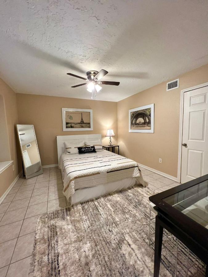 Centrally Located Houston Retreat! Sleeps 8, 10 Min To Downtown, Free Parking 外观 照片