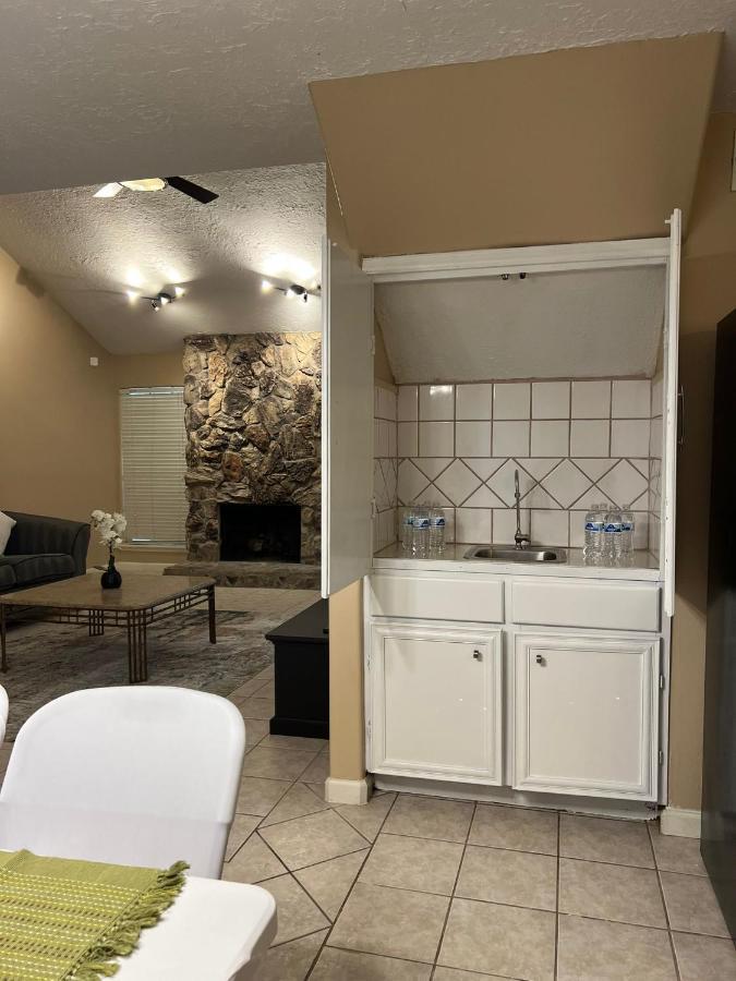 Centrally Located Houston Retreat! Sleeps 8, 10 Min To Downtown, Free Parking 外观 照片