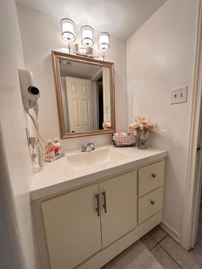 Centrally Located Houston Retreat! Sleeps 8, 10 Min To Downtown, Free Parking 外观 照片
