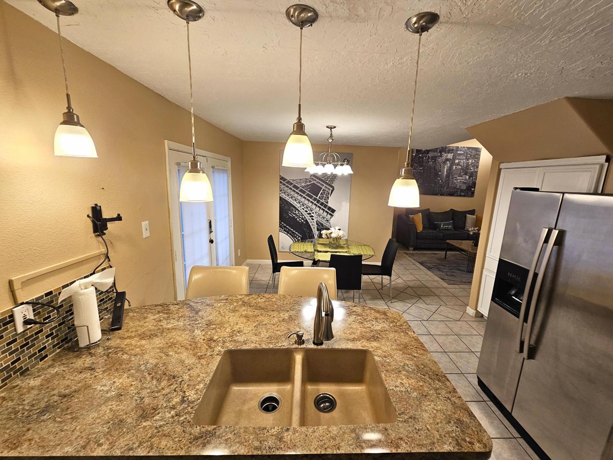Centrally Located Houston Retreat! Sleeps 8, 10 Min To Downtown, Free Parking 外观 照片